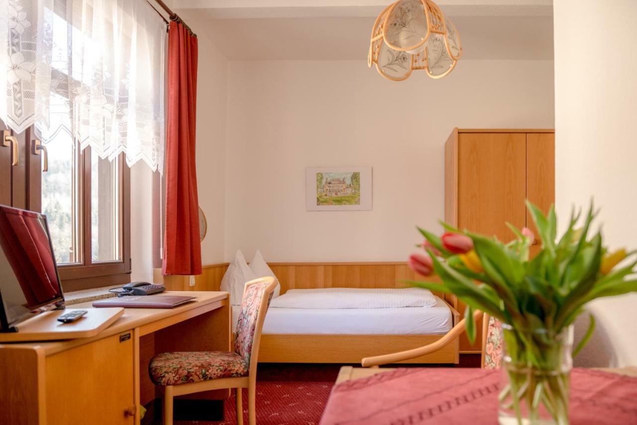 Hotel-Pension Heimburg Бад-Эльстер Экстерьер фото